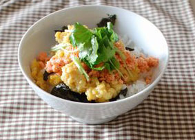 5分でできる！「のり卵鮭丼」～めんどくさがり屋さんの簡単あさごはん～
