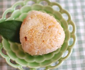 5分でできる！「焼きおかか梅おにぎり」～めんどくさがり屋さんの簡単あさごはん～