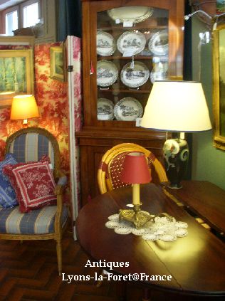 Lyons Antique2