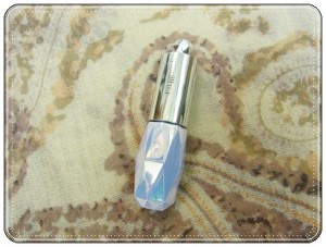 RIMG0731 資生堂 MAQuillAGE(マキアージュ)のリップグロス。香水のボトルみたいなボトルもキュート。