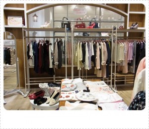 RIMG0915 お店の中はたくさん、かわいい秋ものが入荷してました。
