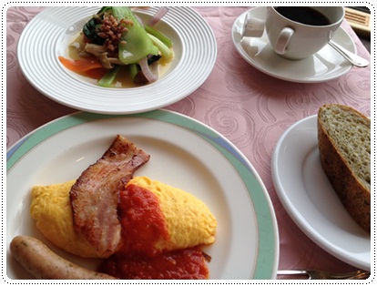 写真(5) ホテルの朝食。野菜の味が濃くて美味しかったです。