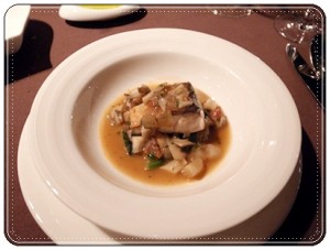 R0010956 メインのお魚。お野菜もたっぷり!こちらも白ワインが進みました。