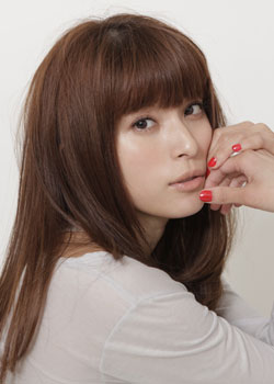 女優・歌手　上原多香子さんの朝習慣