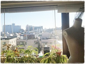 写真(a) HELENEさんの事務所から見える空と都心の風景が大好き! この日の打ち合わせもかなり充実!