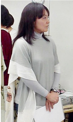 肩幅にお悩みがあるとおっしゃる大西さん。冬は肩がゆったりとしたタートルやダークカラーの洋服を着ている印象があります。