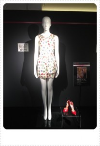 A GOSSIP GIRLシーズン5でブレアが着ていたワンピース。今回は取材のため写真撮影をさせていただいてます。