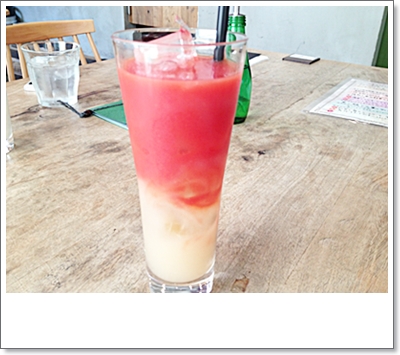 先日、明日のイベントの打ち合わせの時に飲んだ、桃とトマトジュースＭＩＸ！美味しゅうございました。
