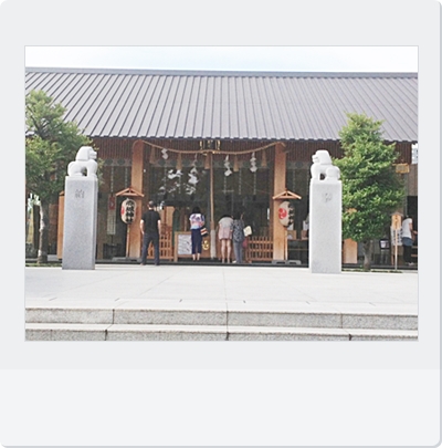 h お参りをして、神楽坂の街を散策。