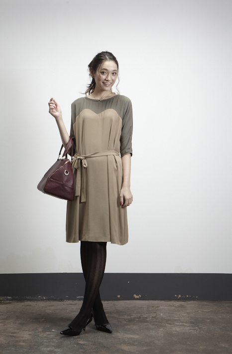 着ていると褒められそうなさりげないおしゃれ感覚が大人の女性の心をくすぐる1枚。