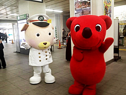 unnamed-8 駅では千葉のマスコット「チーバ君」と駅長犬が迎えてくれました!