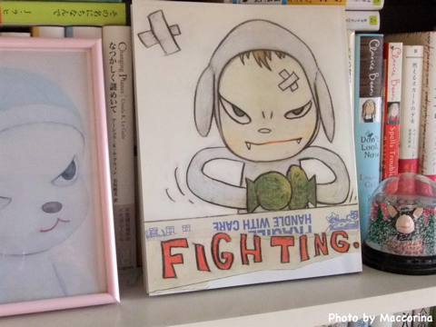 奈良さんの絵をいつも見えるところに。