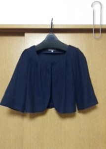 お手持ちの黒いジャケット。何年も使える定番アイテムです。