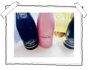 明日はLASKAにてWe LOVE One-piece!! PARTY！楽しいイベントになるように準備中〜美味しいスパークリングワインもご用意してますよ〜