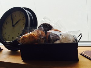 毎日、頭と体力を使うので甘いおやつを食べて栄養補給！近藤さん、ありがとうございます＾＾