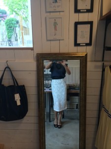 今年の夏に向けて新しいお洋服の準備。タイトなロングスカートが今シーズンは気になる。