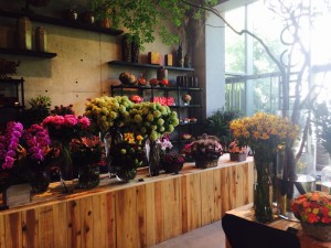 IMG_4527 フラワーアーティストニコライ・バーグマンさんのお花屋さんが併設されたカフェでランチしました。