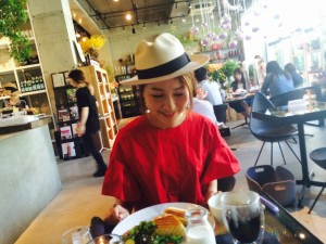 IMG_4536 ヘア&メイクの長井さんとランチ♪もう、10年くらいのお付き合い。そんな長井さんと6月にLASKAでBeautyとFashionのイベントを開催します。