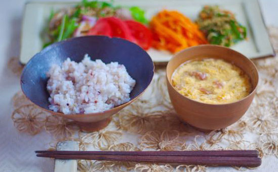 熱中症対策にも呑み過ぎた朝にも！さらりと、梅干しのかき玉スープ