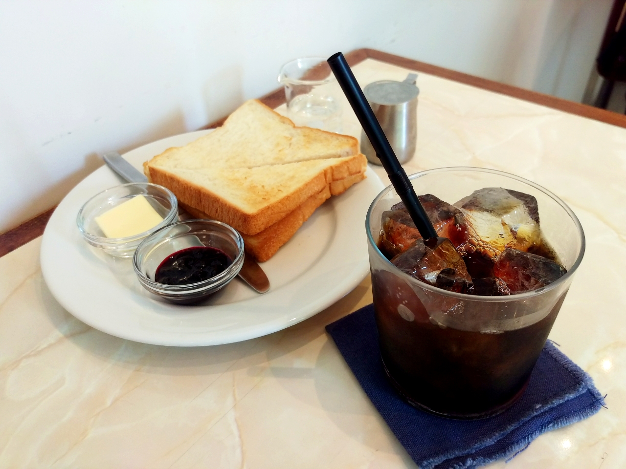 【大阪・北浜の朝食】爽やかな陽射しを浴びるカフェ@エルマーズグリーンカフェ