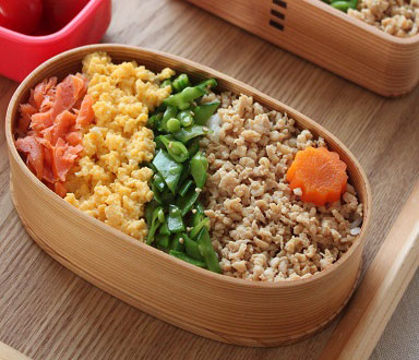 小鍋であっという間！しっとり卵そぼろのお弁当