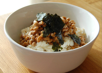 朝食にぴったり！納豆豆腐丼