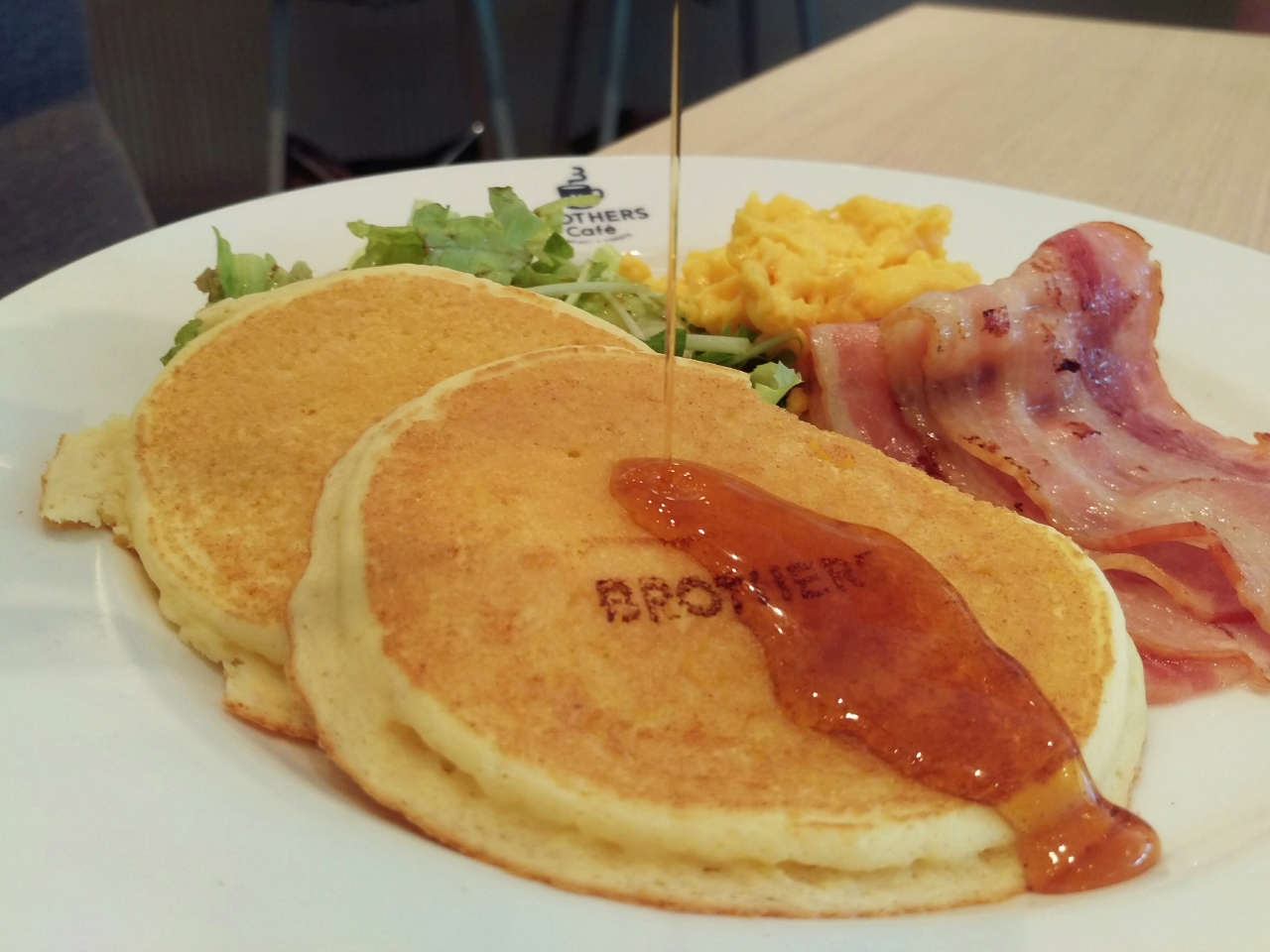【大阪・難波の朝食】粉モン聖地大阪発！のオシャレパンケーキ@ブラザーズカフェ