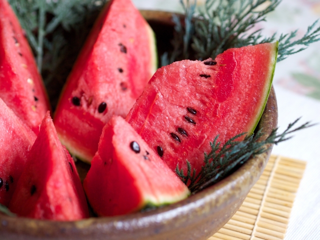 女性のアノ悩みにも効果的！タダモノではない夏の果物って？