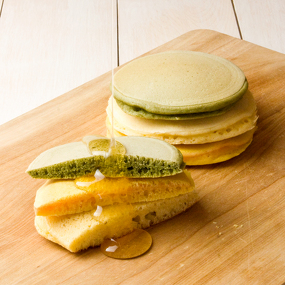 混ぜるだけでカワイイ＆ヘルシー！簡単パンケーキの朝ごはん～野菜パウダー編～