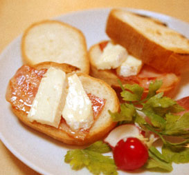 5分でできる！「ベーコンとカマンベールチーズのサンドイッチ」～簡単わくわく朝ごはん～