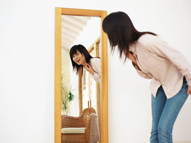 服やメイク…色遊びを楽しんで!朝の身だしなみで、魅力も気分もアップ