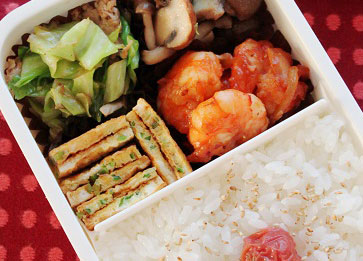 卵焼きよりずっと早くてラク！サンドオムレツのお弁当