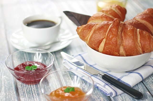 croissants-698873_640
