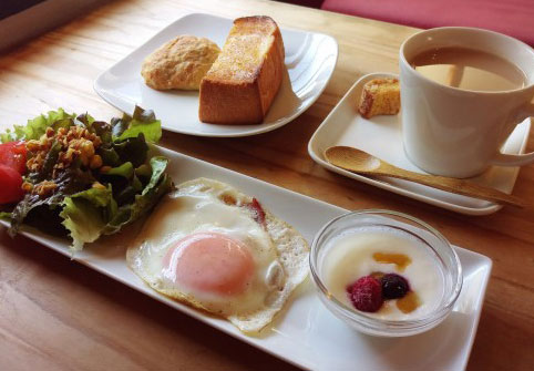 【大阪・中崎町の朝食】梅田すぐ横にある昭和！ @べーかりーかふぇ 伊勢屋