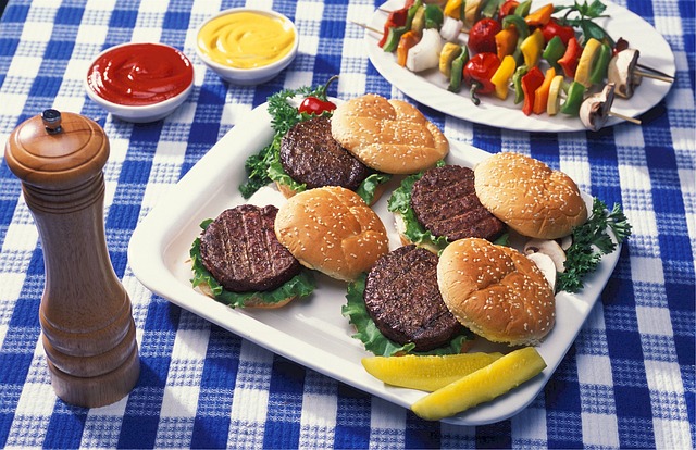 hamburgers-520707_640