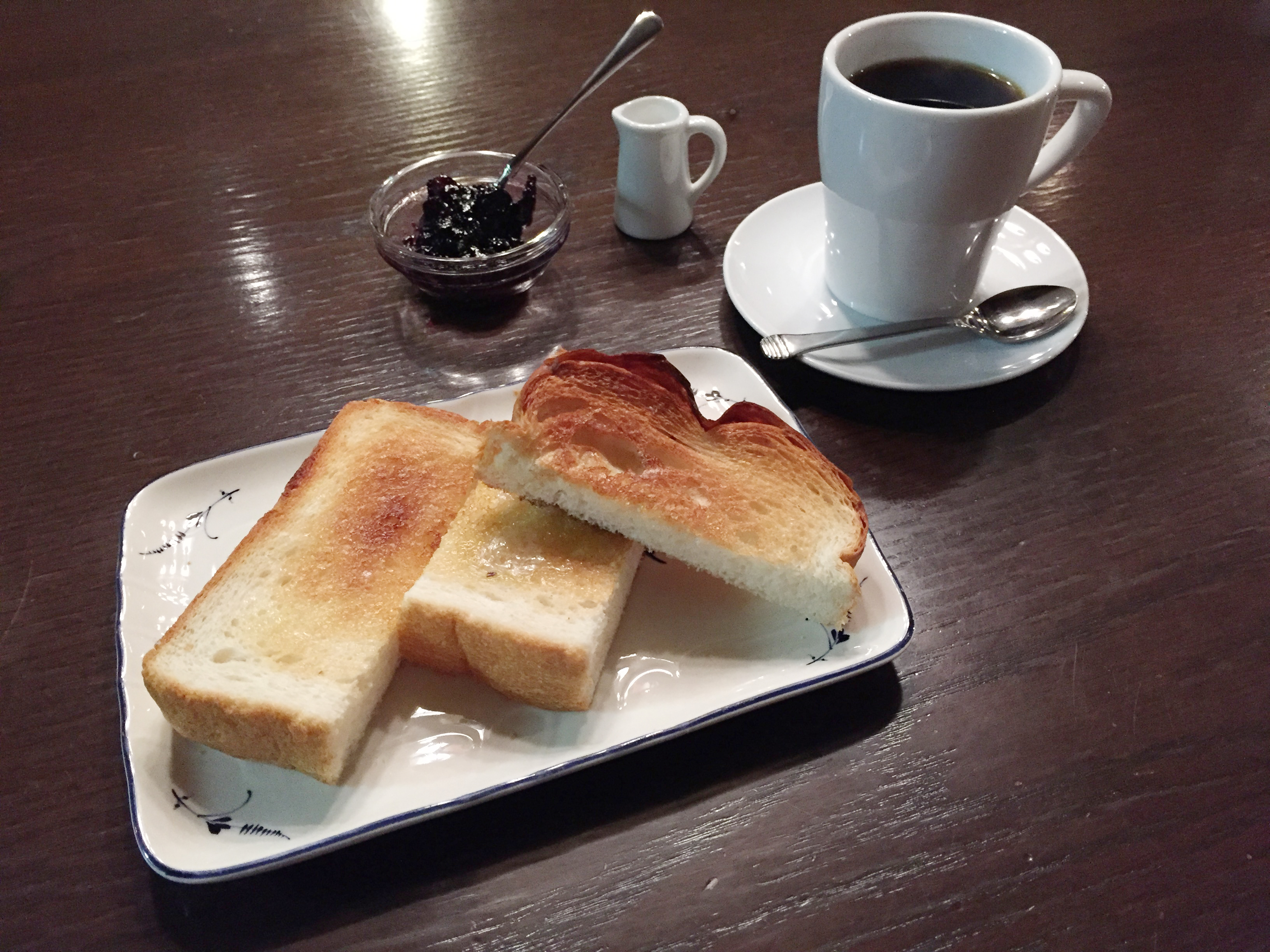 【京都・祇園】ご神水で淹れたモーニングコーヒーを。八坂神社そばの純喫茶「カトレヤ」