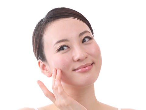 眉やおでこのコリをとって目力アップで老け顔対策
