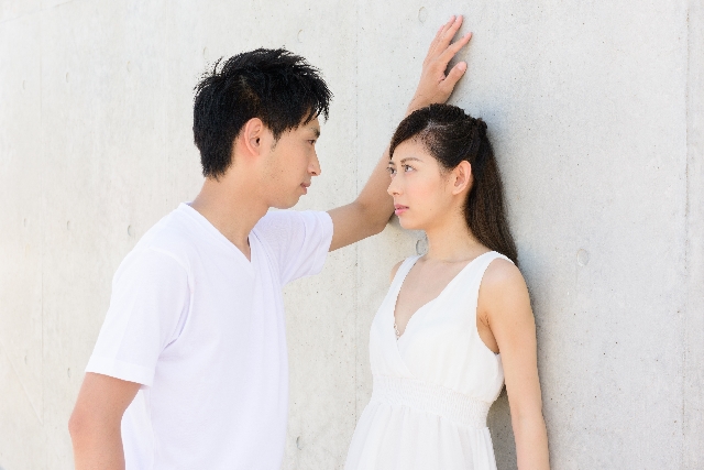 「壁ドン」にドキッ！草食男子に「肩ズン」♪好みはどっち？
