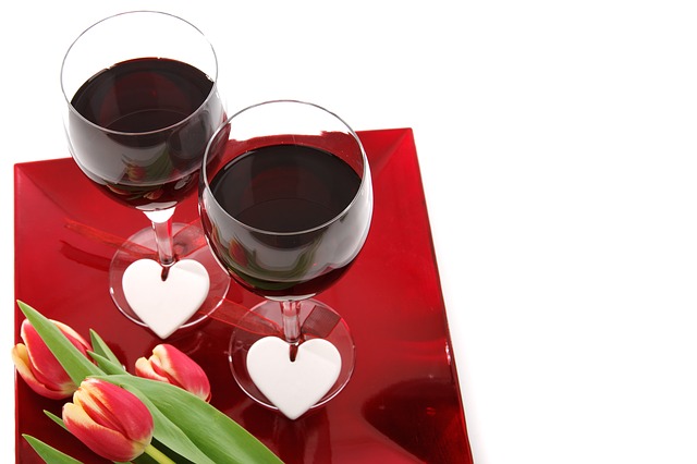 赤、白、ホットワイン。上手に飲みわけてキレイになろう♡