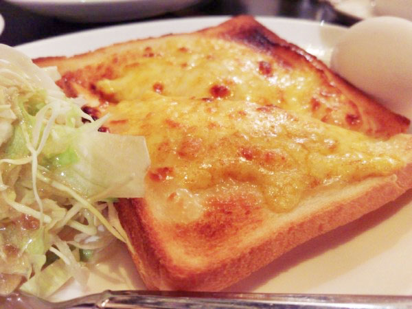 【大阪・梅田の朝食】隠れ家のような純喫茶で大人のモーニング@Y・C