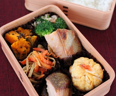 ラップで手軽に！「魚の西京焼き風のお弁当」