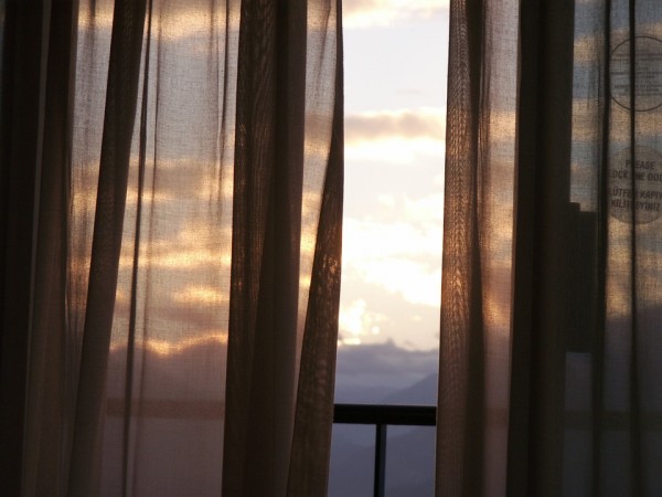 balcony-252694_960_720