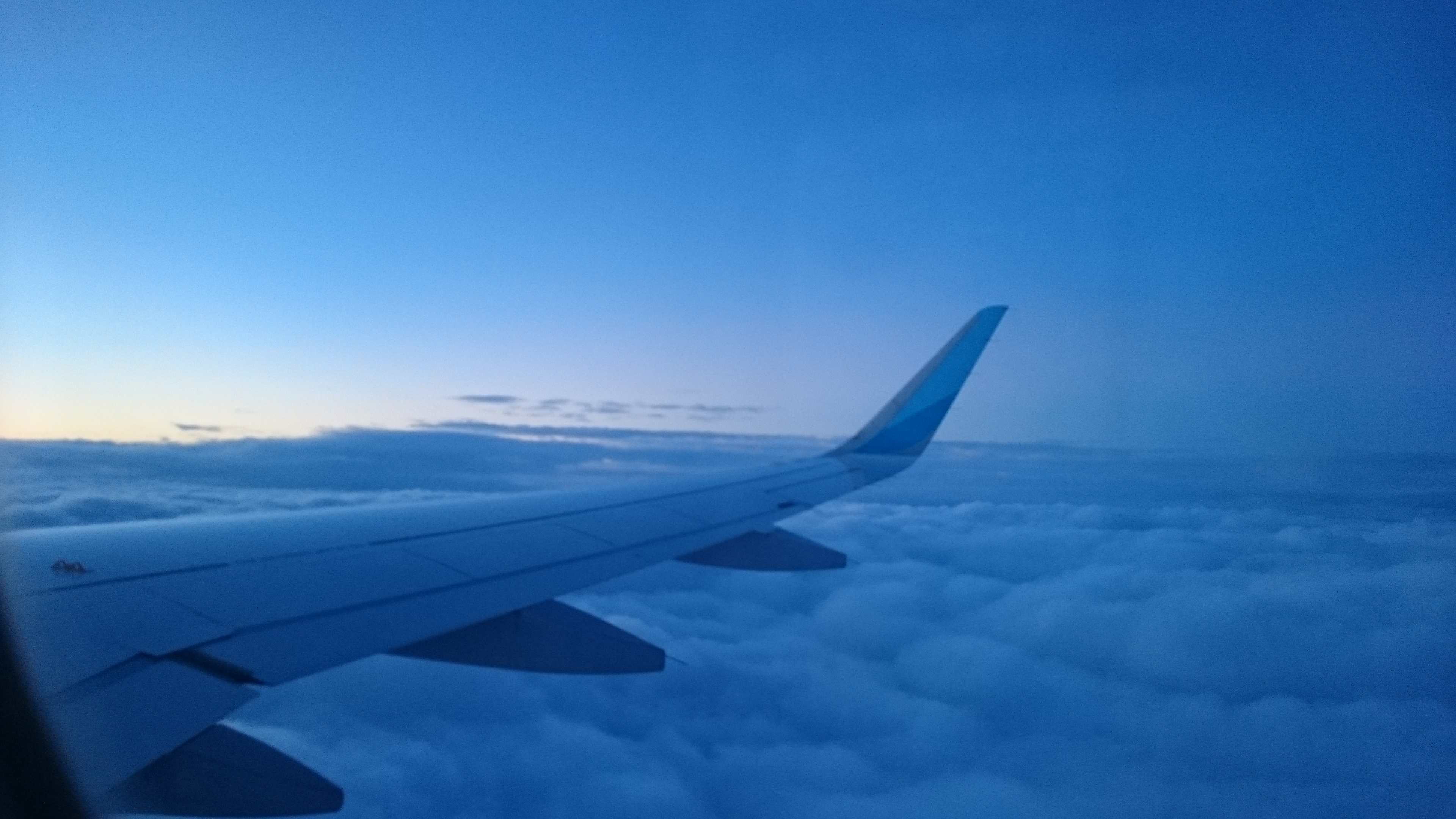イギリス上空の朝