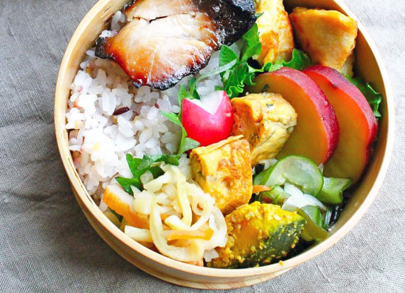 朝ごはんや常備菜に！「さつまいものハチミツレモン煮」