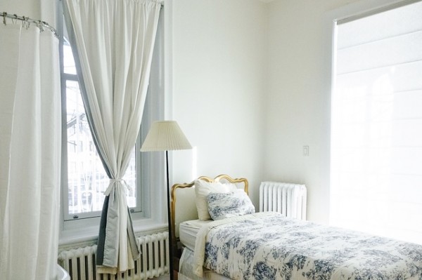 bedroom-690129_640