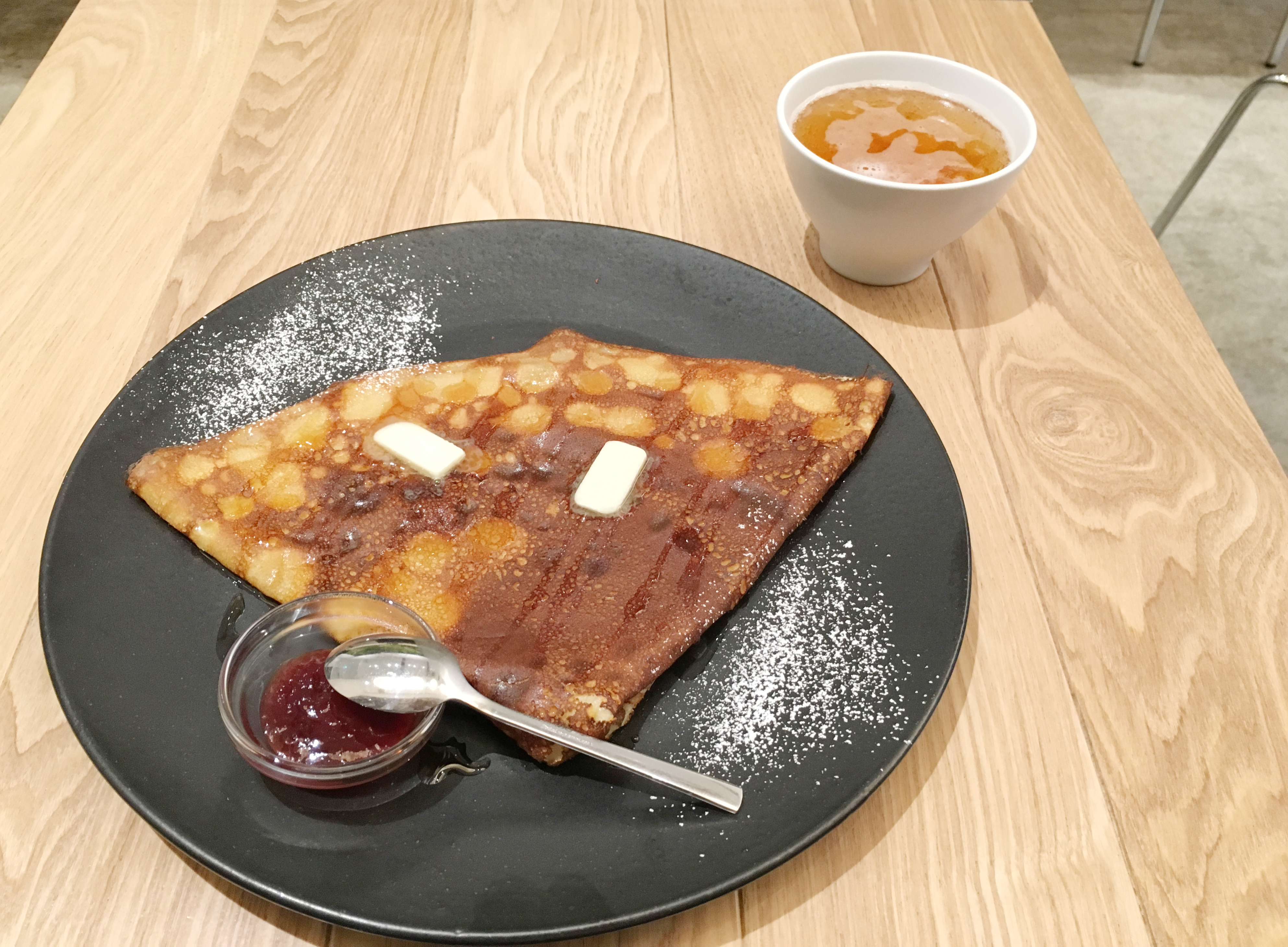 【京都・三条】パリ気分！もっちりクレープが絶品「ブレッツカフェ」