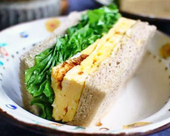 巻かずに簡単！ラクうま「厚焼き玉子サンド」
