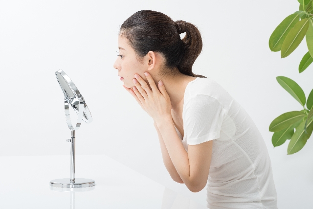 朝起きて顔がむくんでいたら！速攻リフトアップ法4つ