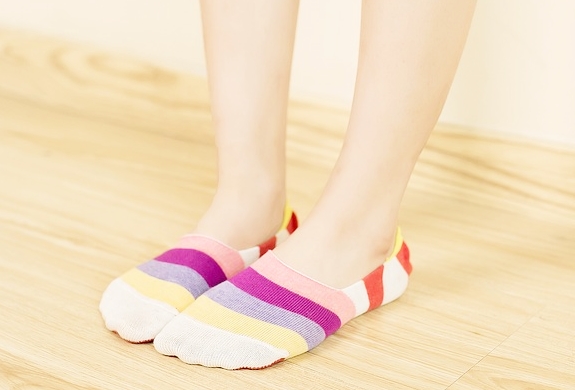 invisible-socks-1260368_640