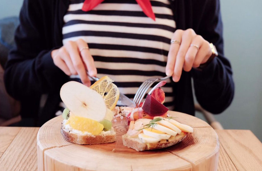 西日本初！図書館内にある北欧カフェ「Smørrebrød KITCHEN」